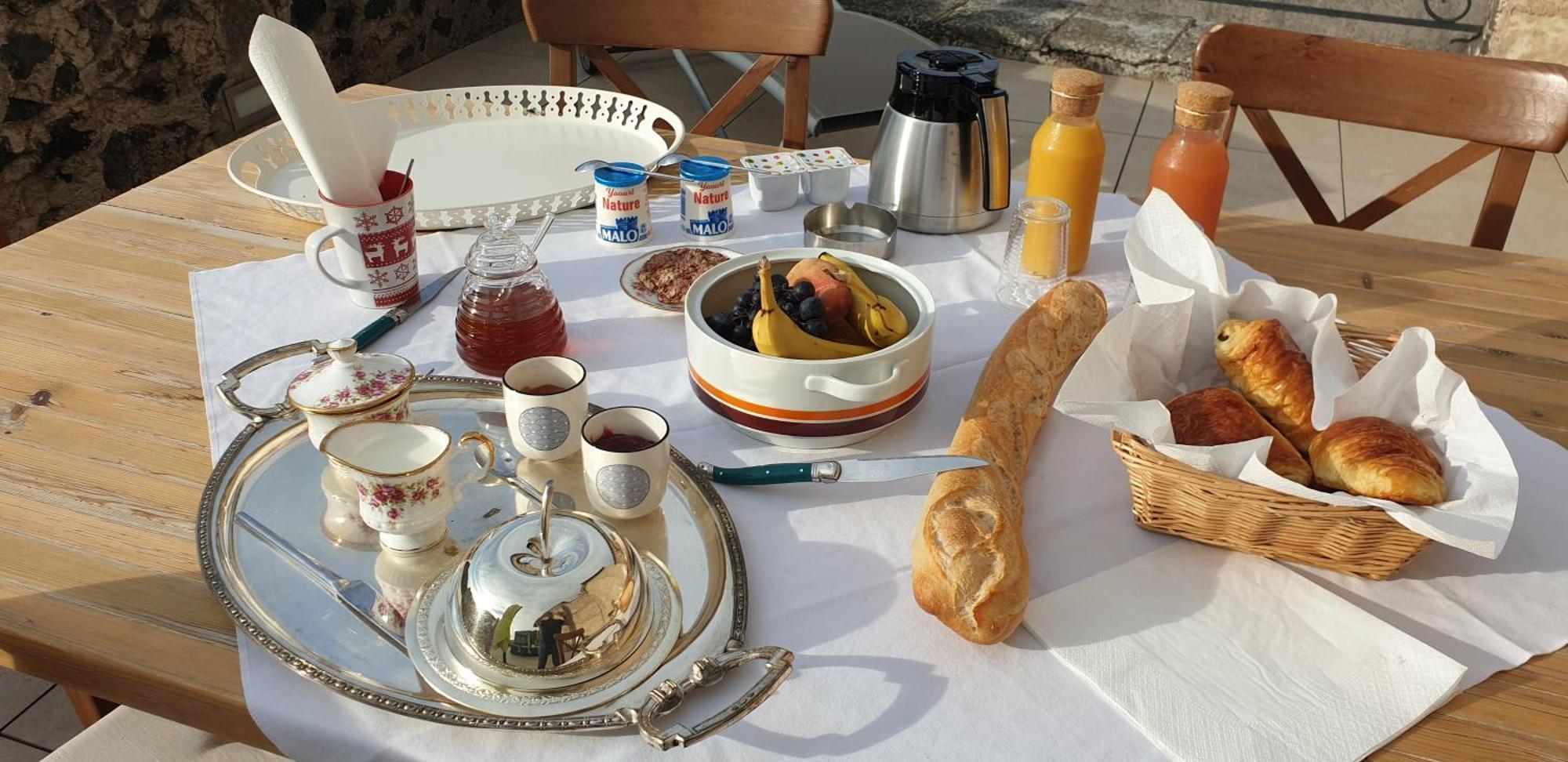 La Tour Noble Bed & Breakfast Saint-Saturnin  Eksteriør bilde